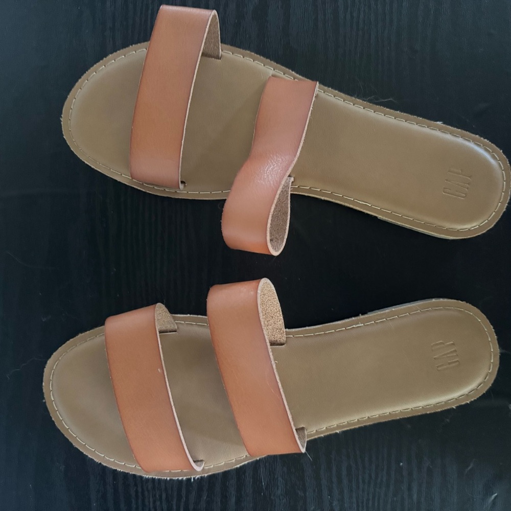 GAP Tan Sandals Minimalist Design